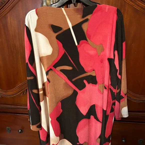 Chico's Abstract Floral Top - Picture 4 of 6
